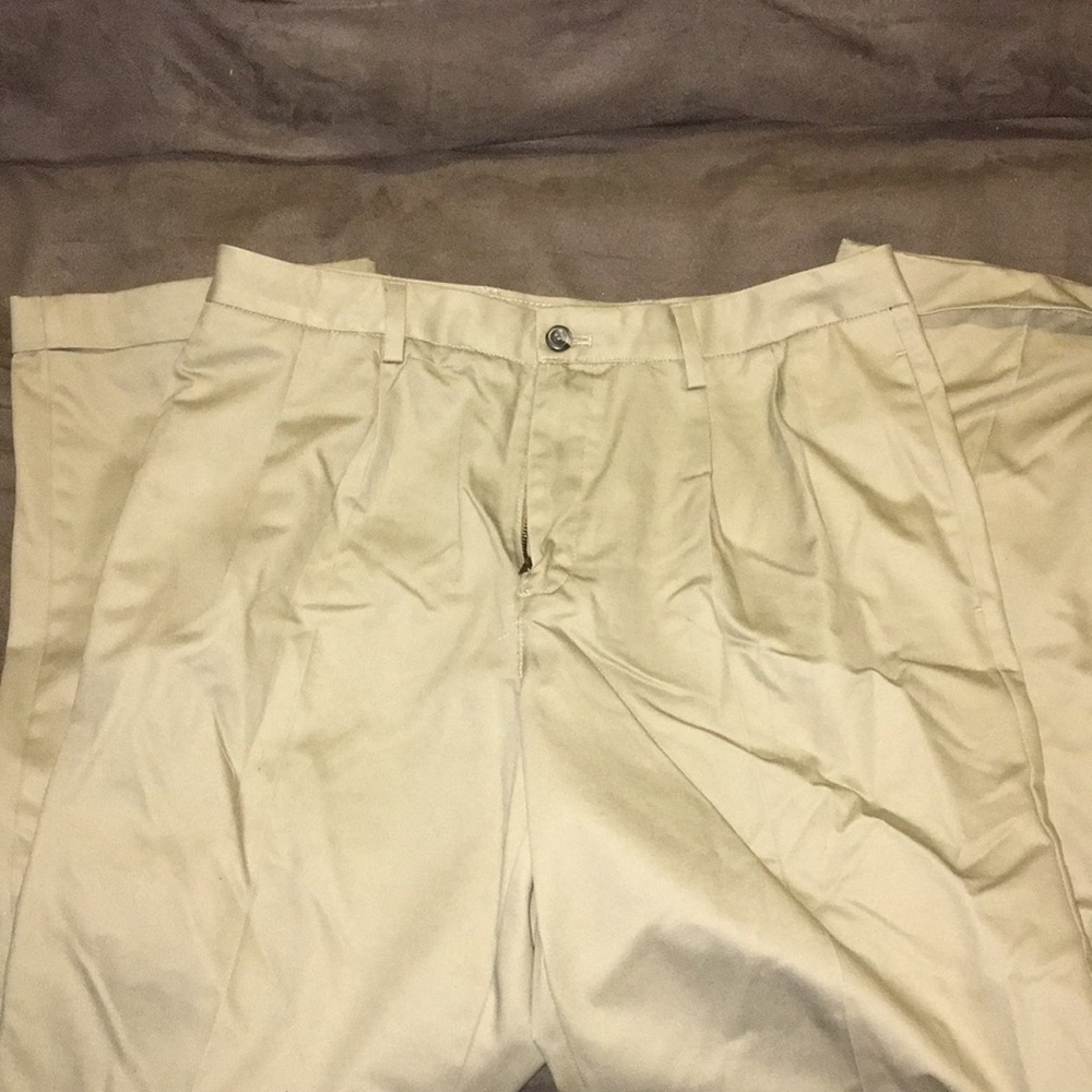 Izod khaki pants